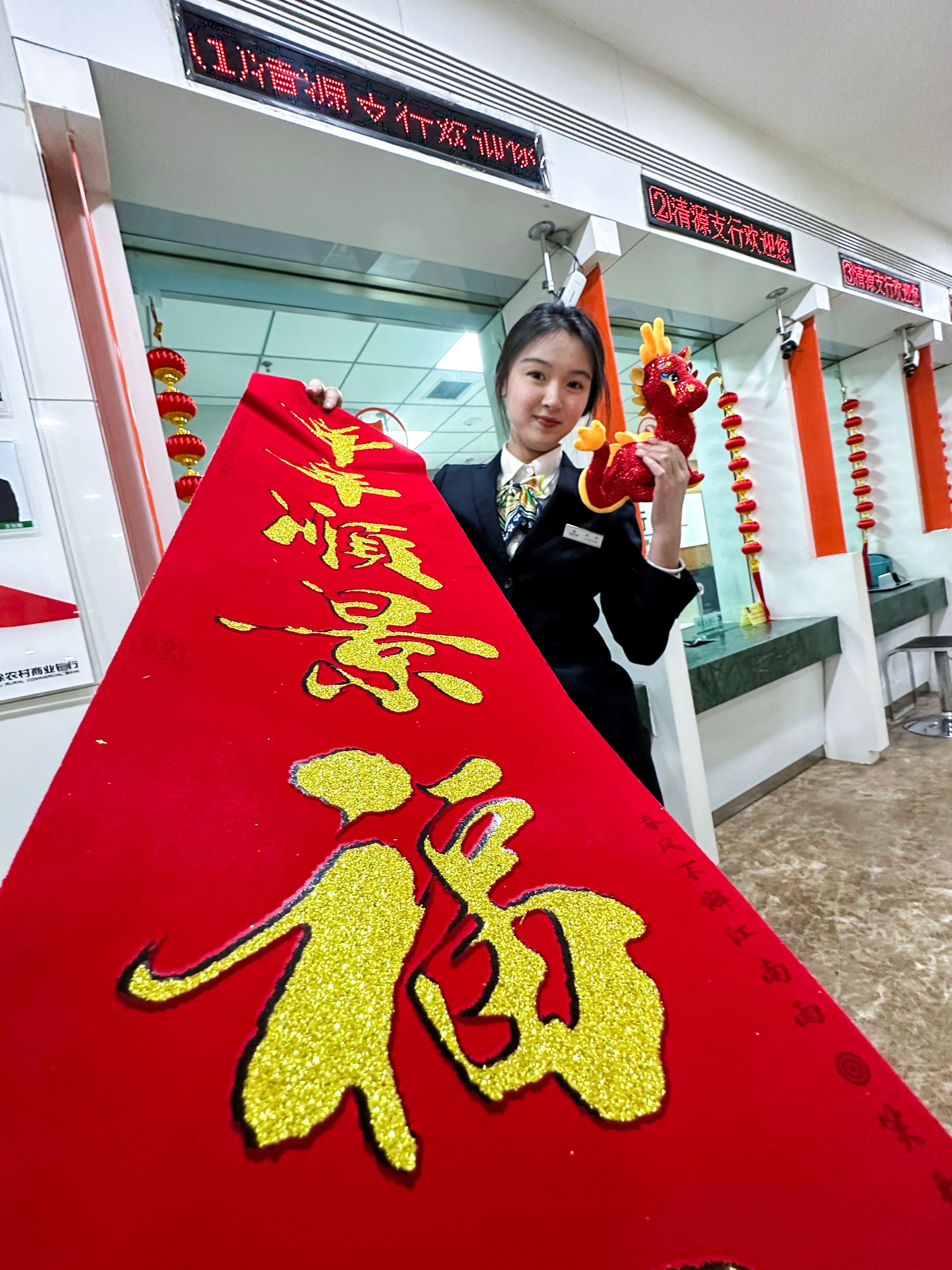 送?！逍燹r商銀行  牛立